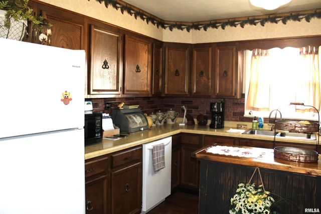 2639 S Broadway S Avenue, Salem, IL 62881