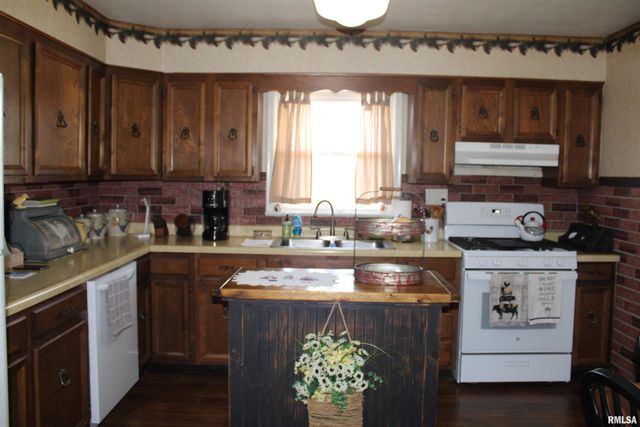 2639 S Broadway S Avenue, Salem, IL 62881