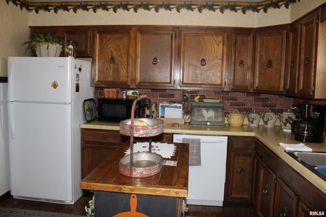 2639 S Broadway S Avenue, Salem, IL 62881