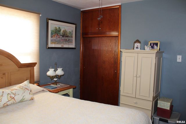 2639 S Broadway S Avenue, Salem, IL 62881