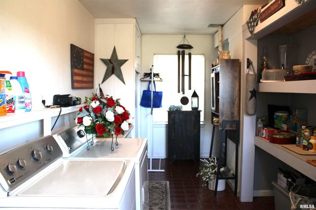 2639 S Broadway S Avenue, Salem, IL 62881