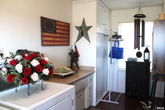 2639 S Broadway S Avenue, Salem, IL 62881