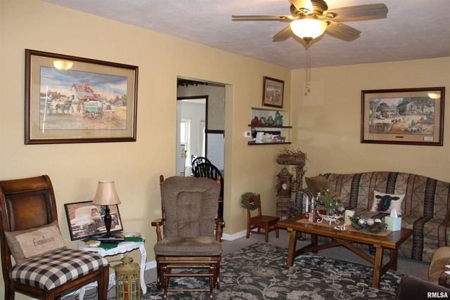 2639 S Broadway S Avenue, Salem, IL 62881