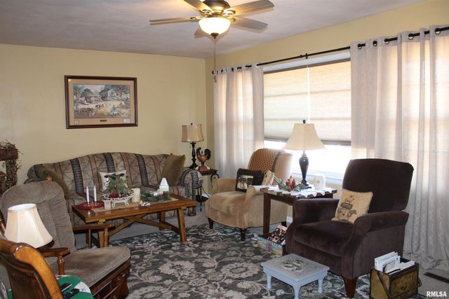 2639 S Broadway S Avenue, Salem, IL 62881