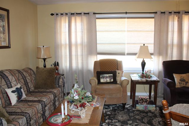 2639 S Broadway S Avenue, Salem, IL 62881