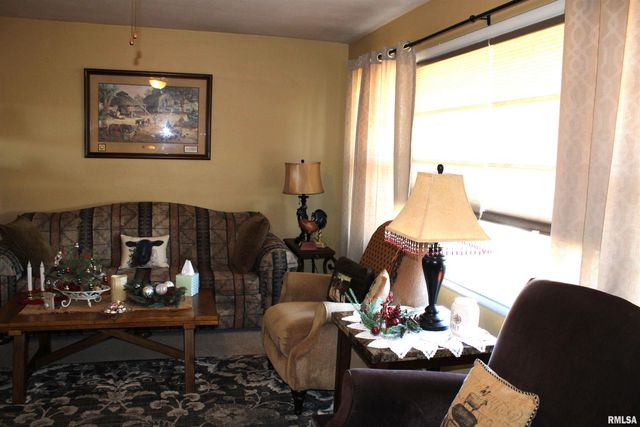 2639 S Broadway S Avenue, Salem, IL 62881