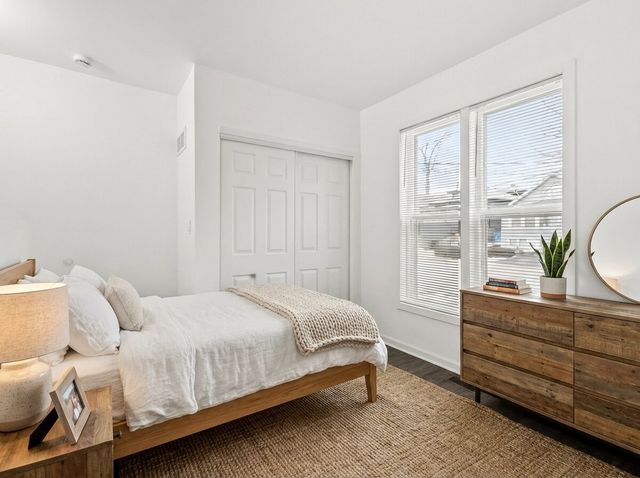 277 Gifford Place, Elgin, IL 60120