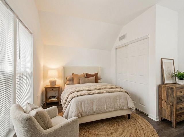 277 Gifford Place, Elgin, IL 60120