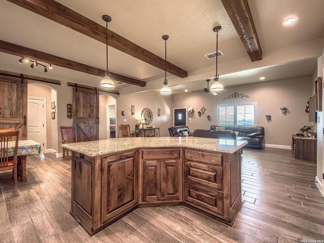 6197 Pfeil Rd, Schertz, TX 78154