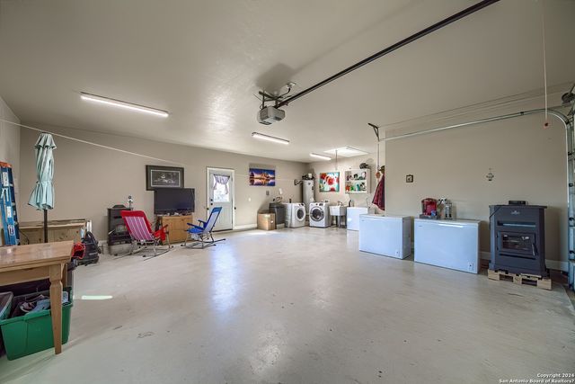 6197 Pfeil Rd, Schertz, TX 78154