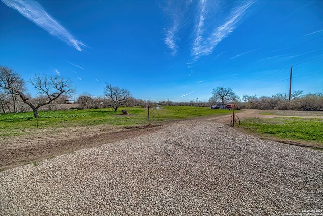 6197 Pfeil Rd, Schertz, TX 78154