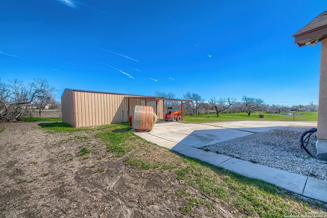 6197 Pfeil Rd, Schertz, TX 78154