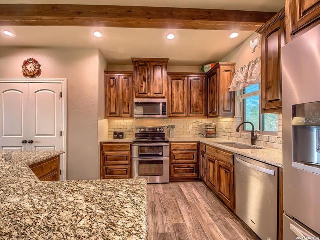 6197 Pfeil Rd, Schertz, TX 78154