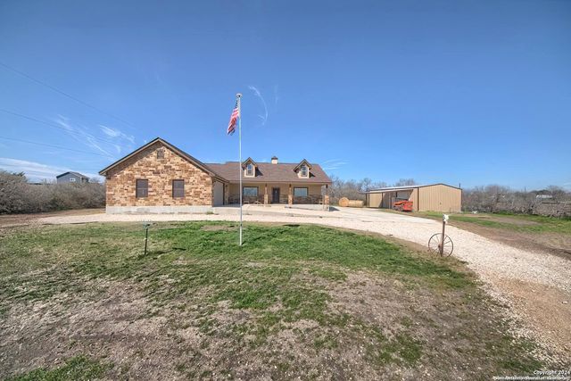 6197 Pfeil Rd, Schertz, TX 78154