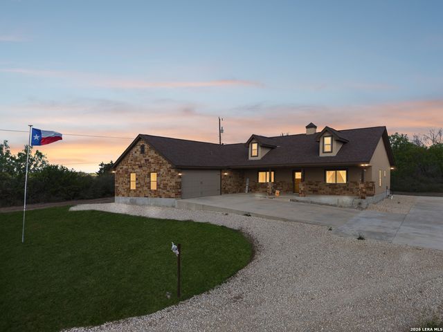 6197 Pfeil Rd, Schertz, TX 78154