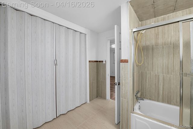 25439 New York Street, Dearborn Heights, MI 48125