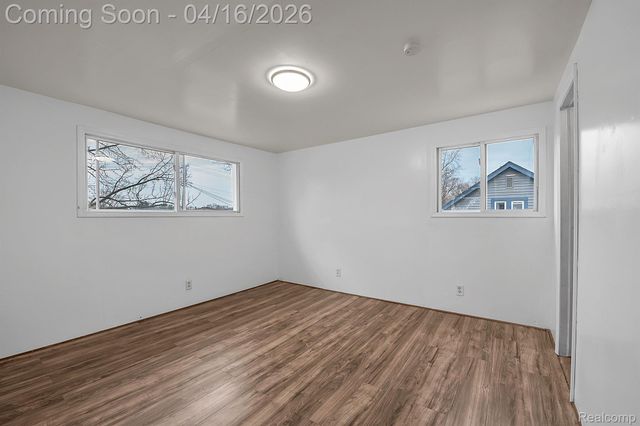 25439 New York Street, Dearborn Heights, MI 48125