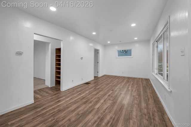 25439 New York Street, Dearborn Heights, MI 48125