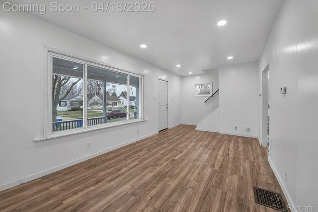 25439 New York Street, Dearborn Heights, MI 48125