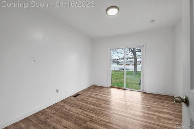 25439 New York Street, Dearborn Heights, MI 48125