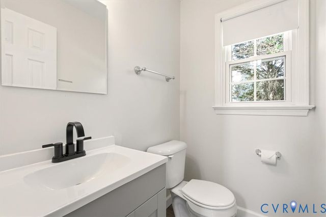 104 Thornhill Dr, Chester, VA 23836