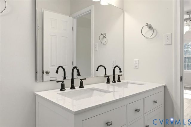 104 Thornhill Dr, Chester, VA 23836