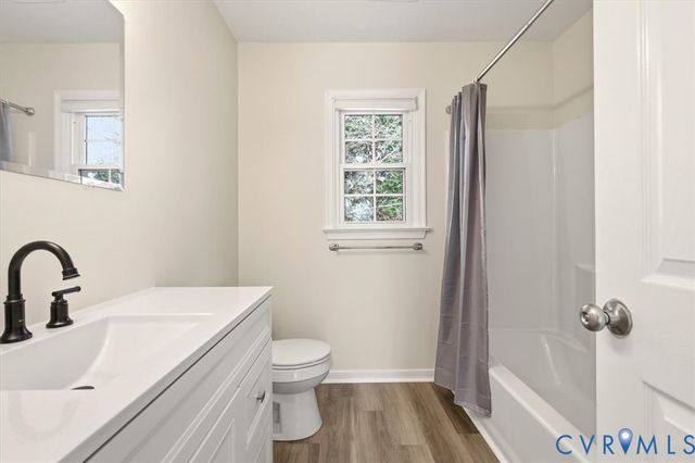 104 Thornhill Dr, Chester, VA 23836