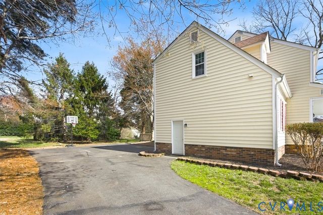 104 Thornhill Dr, Chester, VA 23836