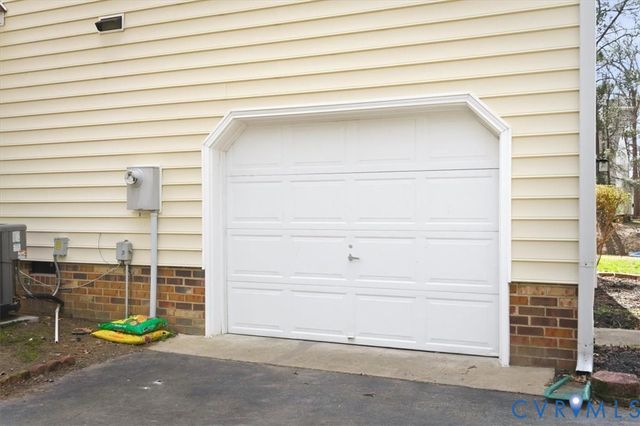 104 Thornhill Dr, Chester, VA 23836