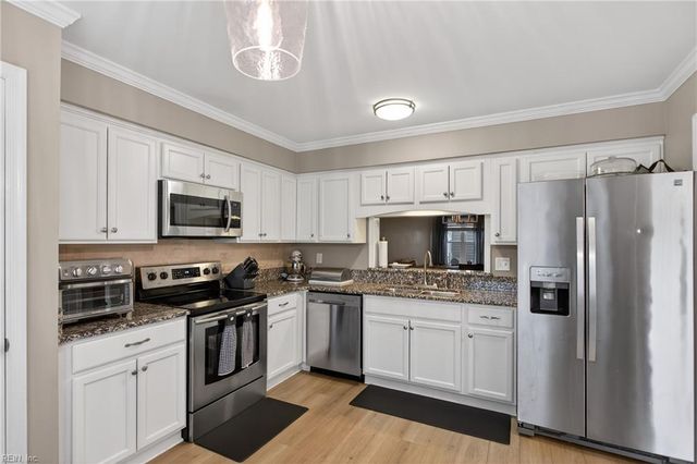 3944 Roebling LN, Virginia Beach, VA 23452