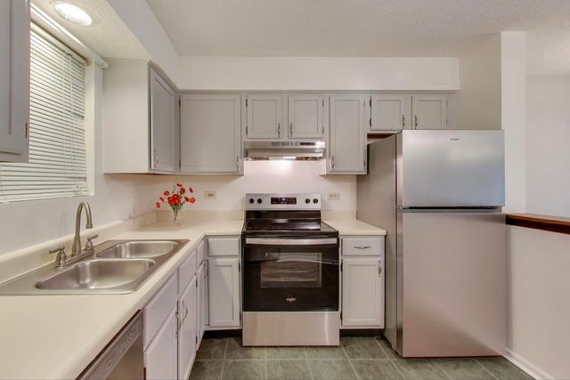 800 Ridge Road 114, Wilmette, IL 60091