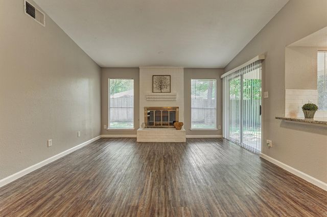 26 W Broken Oak Court, The Woodlands, TX 77381