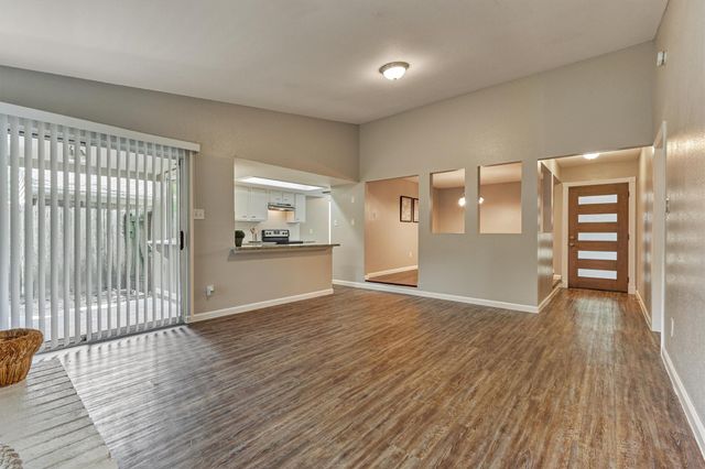 26 W Broken Oak Court, The Woodlands, TX 77381