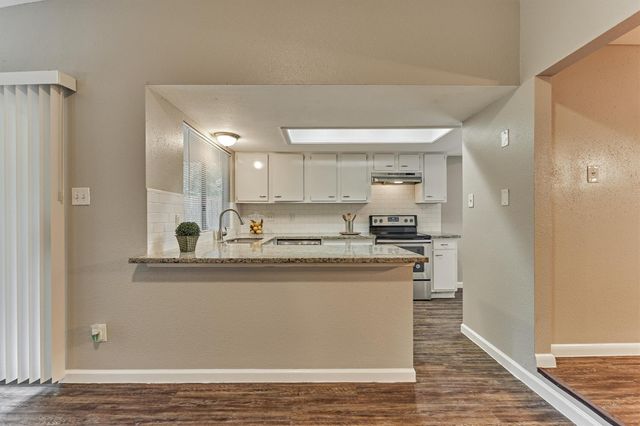 26 W Broken Oak Court, The Woodlands, TX 77381