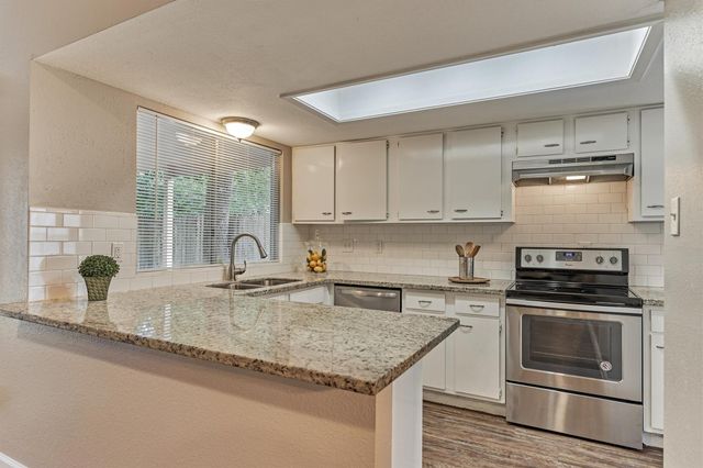 26 W Broken Oak Court, The Woodlands, TX 77381