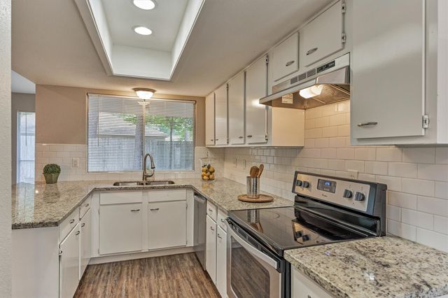26 W Broken Oak Court, The Woodlands, TX 77381