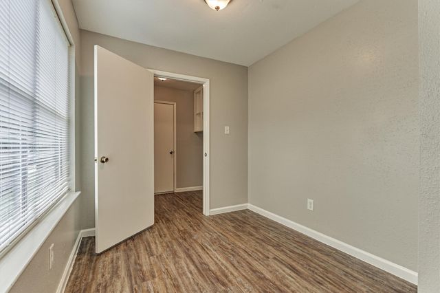 26 W Broken Oak Court, The Woodlands, TX 77381
