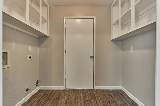 26 W Broken Oak Court, The Woodlands, TX 77381
