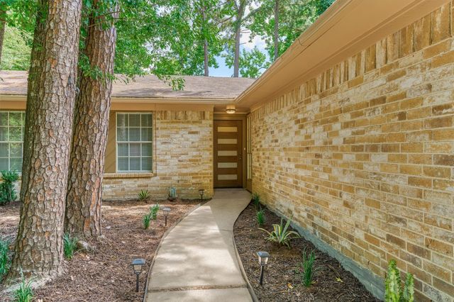 26 W Broken Oak Court, The Woodlands, TX 77381