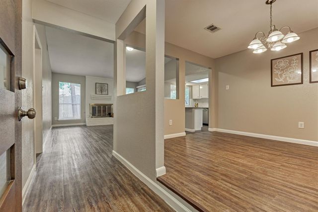 26 W Broken Oak Court, The Woodlands, TX 77381