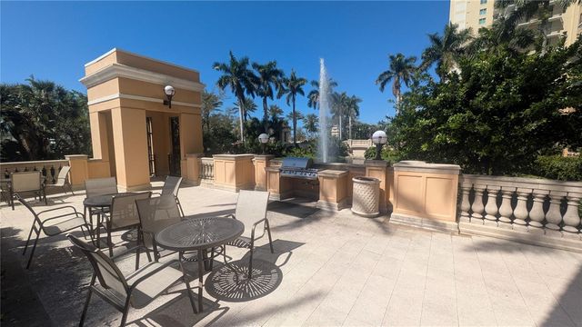750 N TAMIAMI TRAIL 504, Sarasota, FL 34236