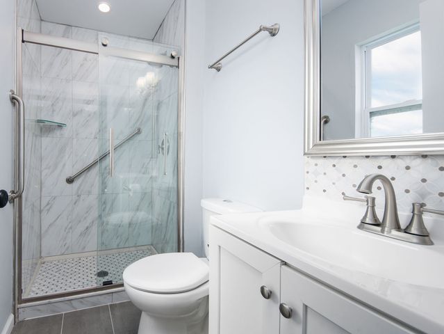 825 Concord Lane, Hoffman Estates, IL 60192