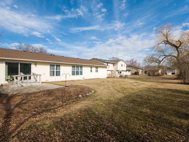 825 Concord Lane, Hoffman Estates, IL 60192