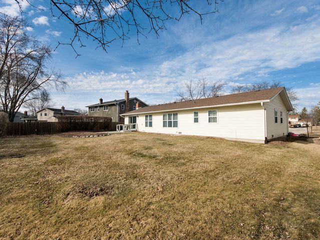 825 Concord Lane, Hoffman Estates, IL 60192