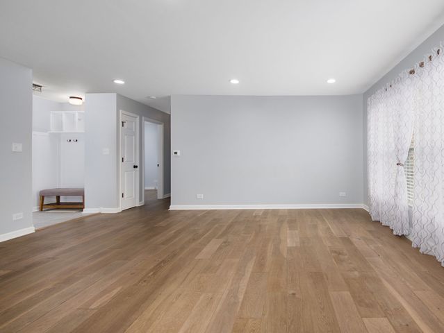 825 Concord Lane, Hoffman Estates, IL 60192