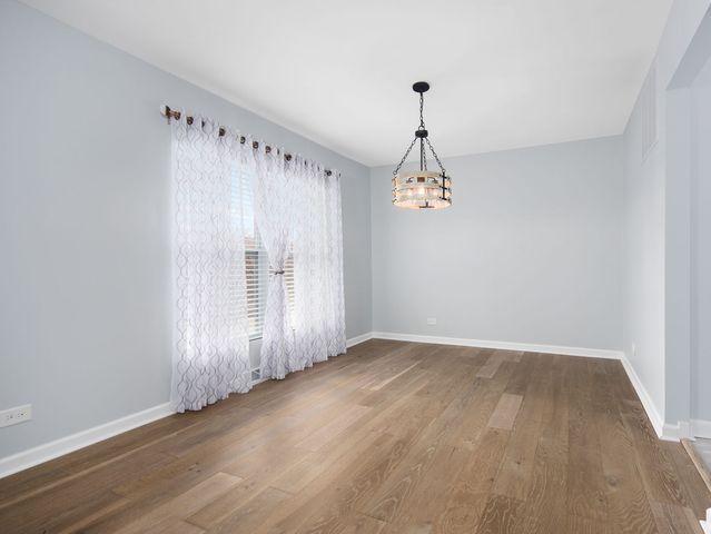 825 Concord Lane, Hoffman Estates, IL 60192