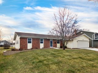 825 Concord Lane, Hoffman Estates, IL 60192