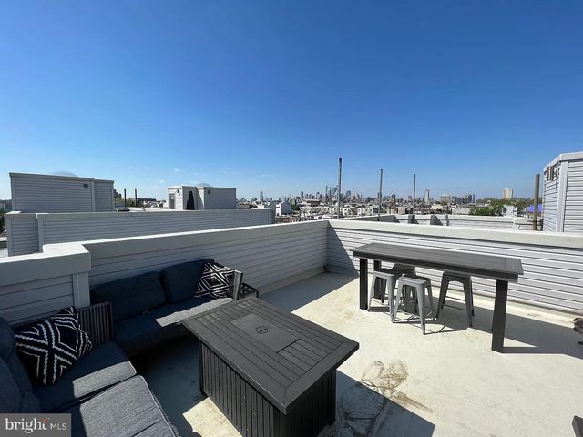 2002 E MOYAMENSING AVE, Philadelphia, PA 19148