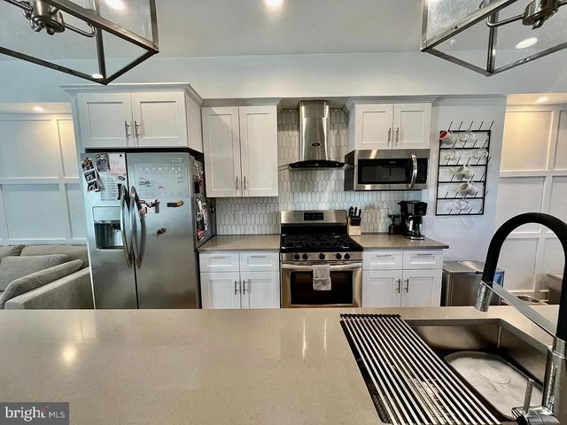 2002 E MOYAMENSING AVE, Philadelphia, PA 19148