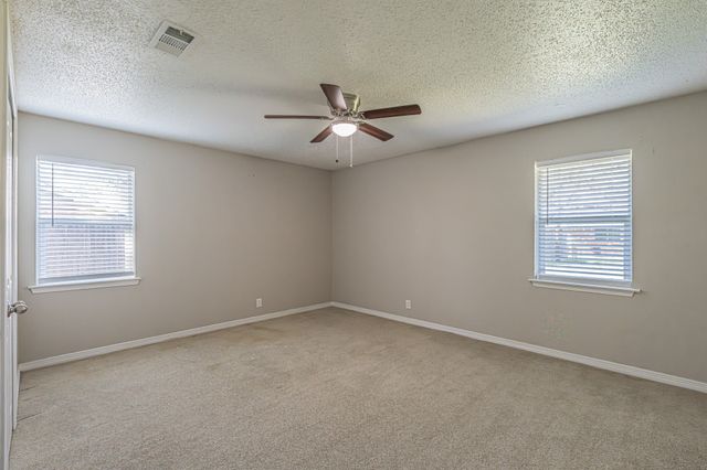 311 Hedgerow Lane, Lewisville, TX 75057